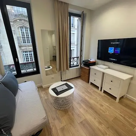 Apartament Superbe Studio De 16 M2 A 10 Min De Champs-elysees