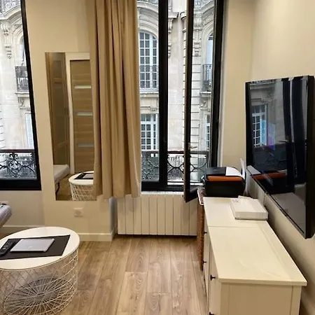 Apartament Superbe Studio De 16 M2 A 10 Min De Champs-elysees