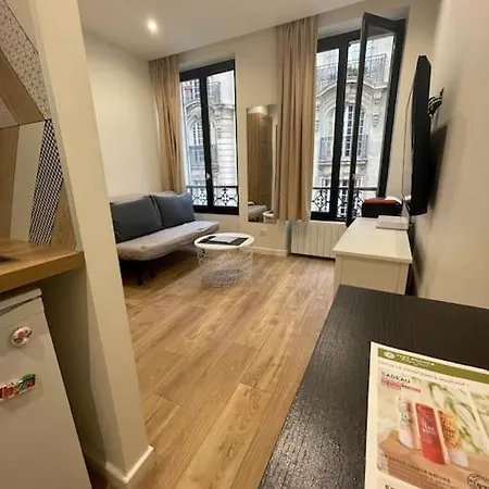 Superbe Studio De 16 M2 A 10 Min De Champs-elysees